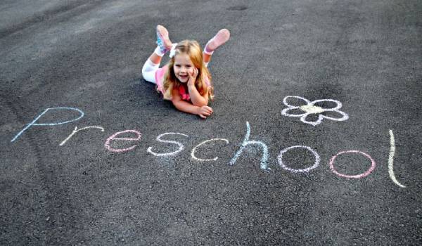 نکات حرفه‌ای عکاسی از کودک در روز اول مدرسه با موبایل